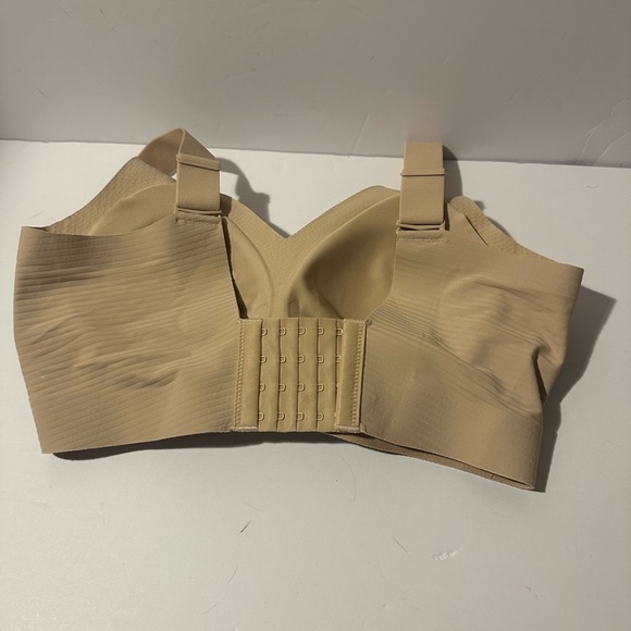 Seamless Tan Bra NWT. Wireless Bra for comfort size large - Picture 4 of 4